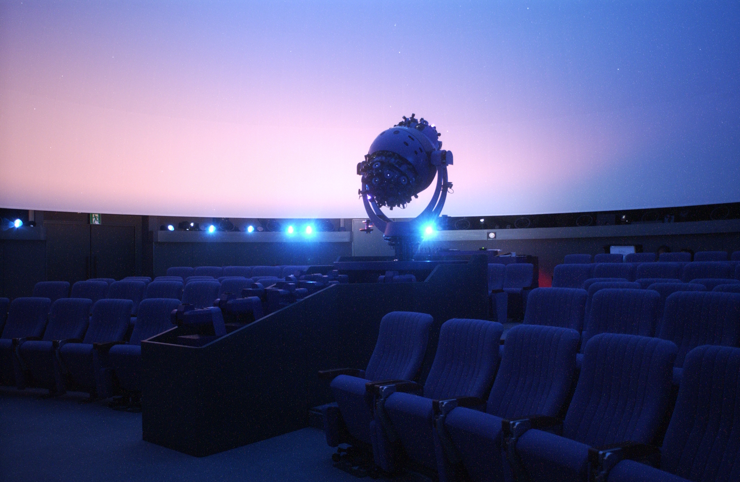 子どもも大人も楽しめる こむこむのプラネタリウムで星空を見上げよう Tenten